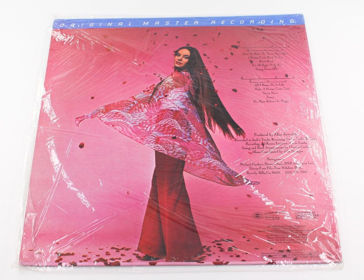 Crystal Gayle - We Must Believe In Magic