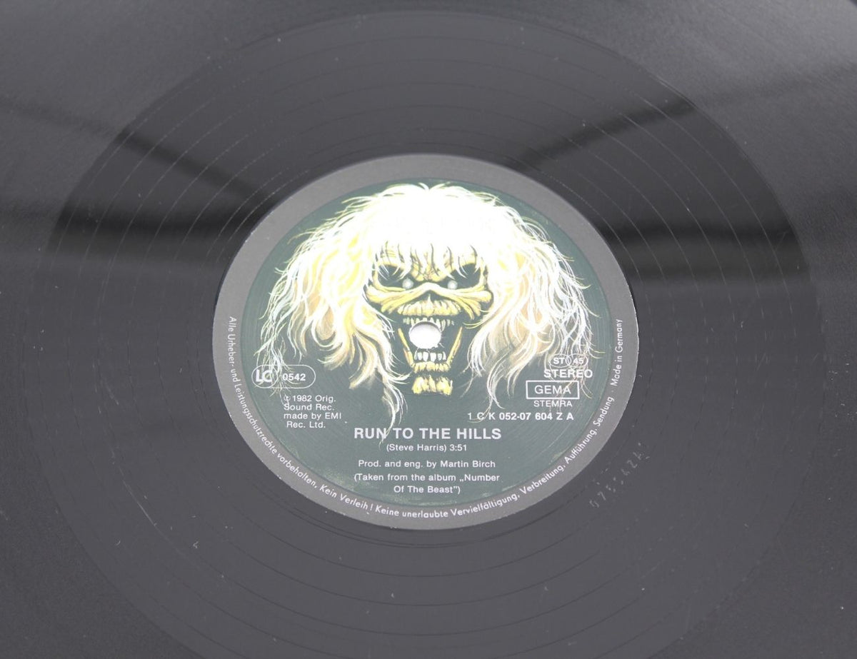 Iron Maiden - Run To The Hills